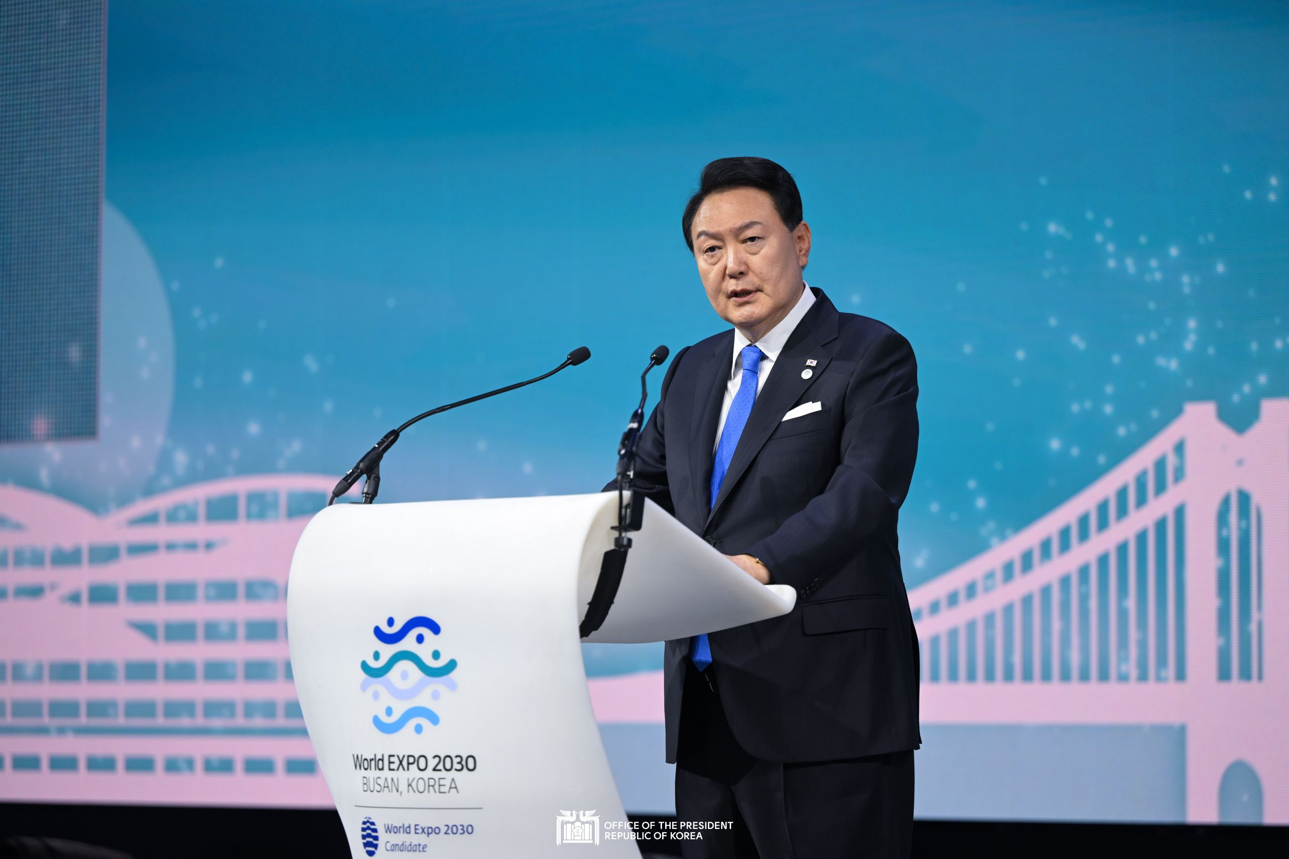 President Yoon giving a speech to promote Busan's bid to host the 2030 World Expo